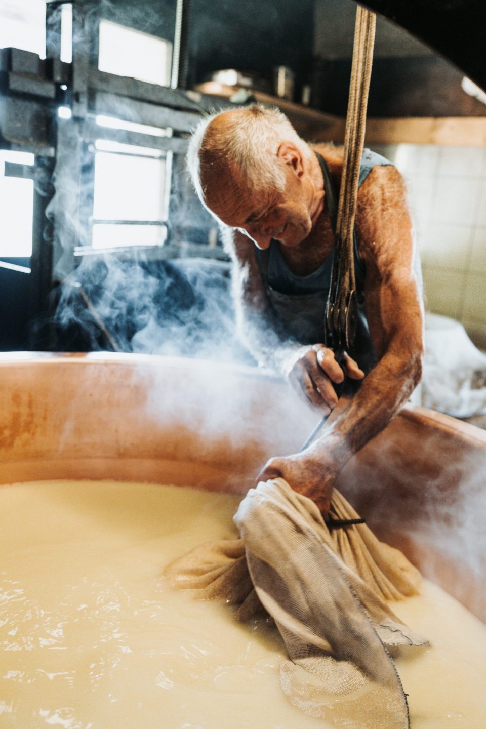 Fabrication fromage alpage Bourquenoud